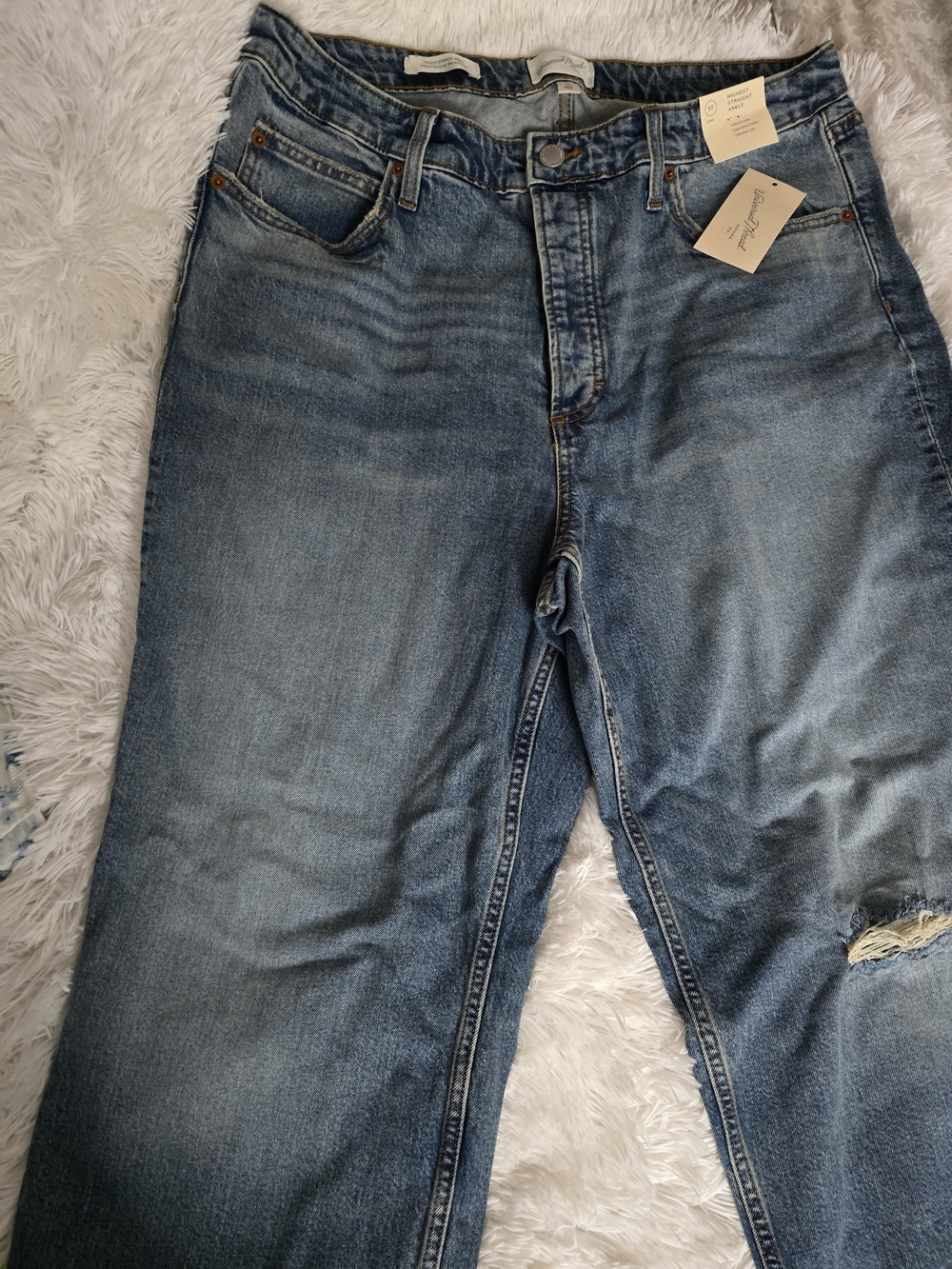 Universal Thread High-Rise Light Blue Straight-Leg Jeans